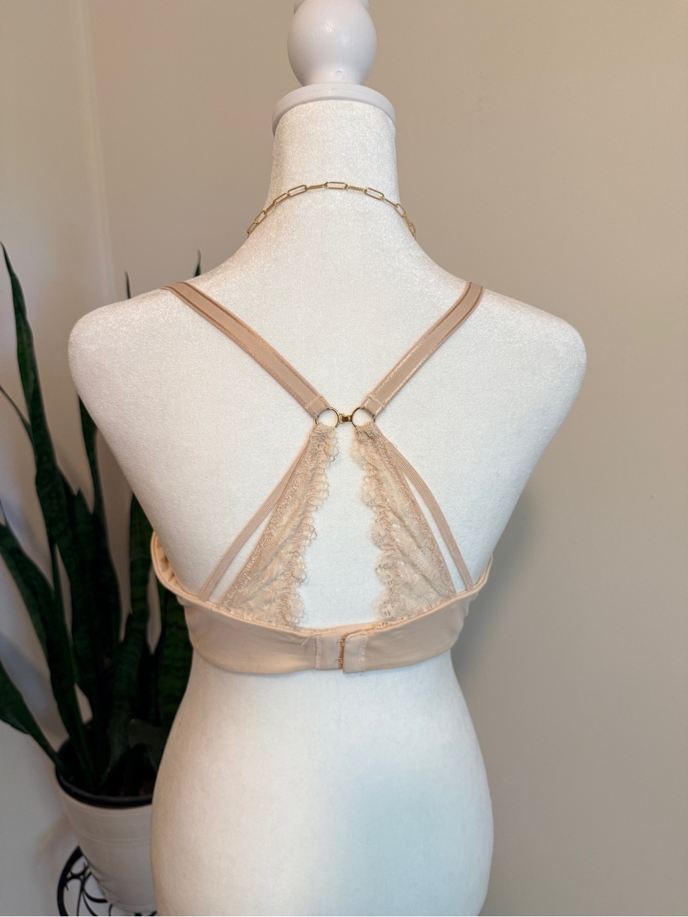 Soma | Embraceable Enchanting Lace J-Hook Bras in Black & Beige - Picture 7 of 11